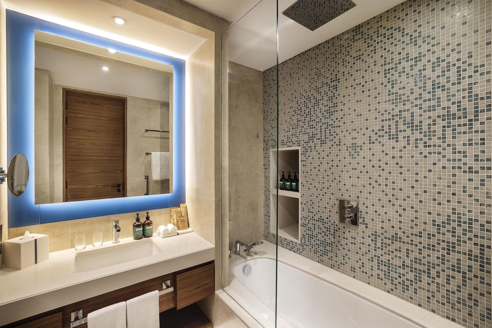 Tumbi Hotel Dubai The Palm, Tapestry Collection by Hilton — Hotel rooms in Dubai
