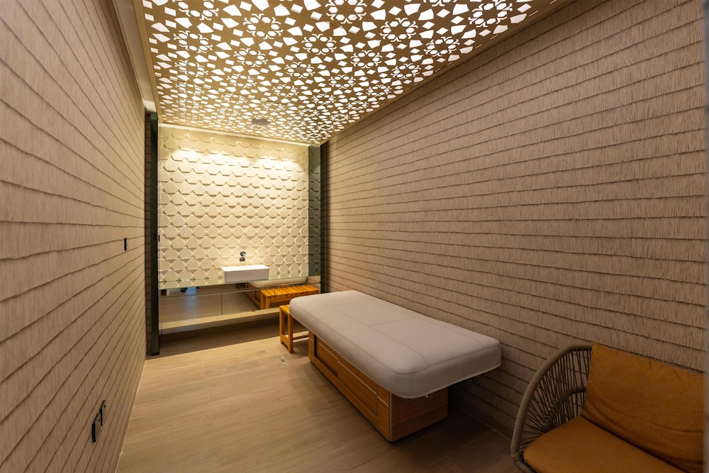Tumbi Hotel Dubai The Palm, Tapestry Collection by Hilton — Hotel rooms in Dubai