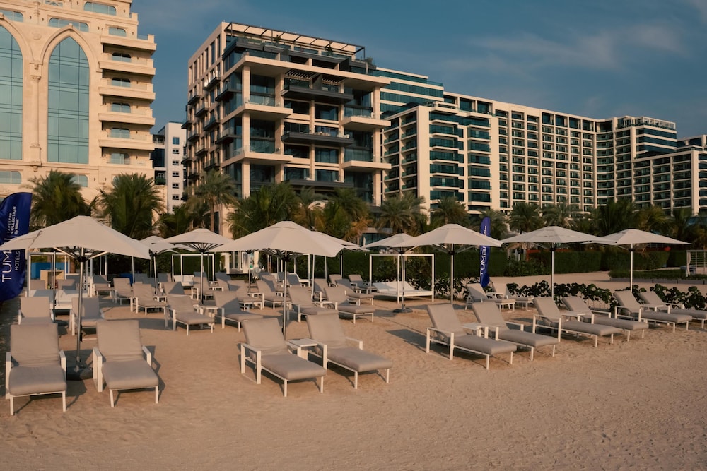 Tumbi Hotel Dubai The Palm, Tapestry Collection by Hilton — Beach in Dubai