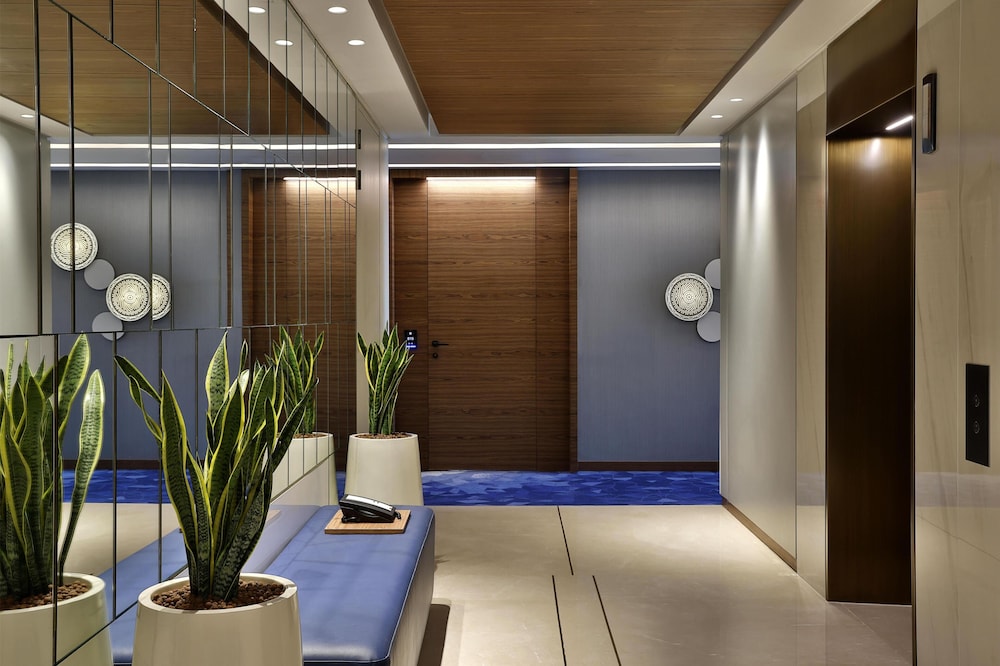Tumbi Hotel Dubai The Palm, Tapestry Collection by Hilton — Hotel rooms in Dubai