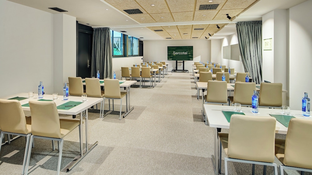 Sercotel Barcelona El Prat — Hotel building in Barcelona, Catalonia