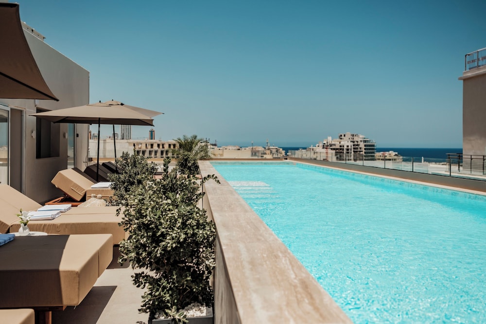 1926 Les Bains Private Spa Suites — Swimming pool in Sliema, Malta Island