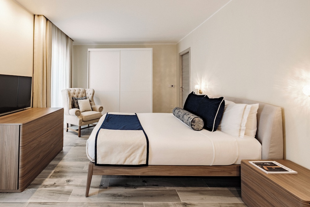 1926 Les Bains Private Spa Suites — Hotel rooms in Sliema, Malta Island