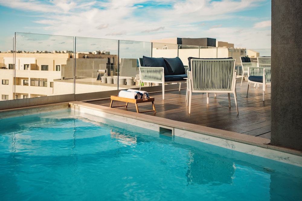 1926 Les Bains Private Spa Suites — Swimming pool in Sliema, Malta Island