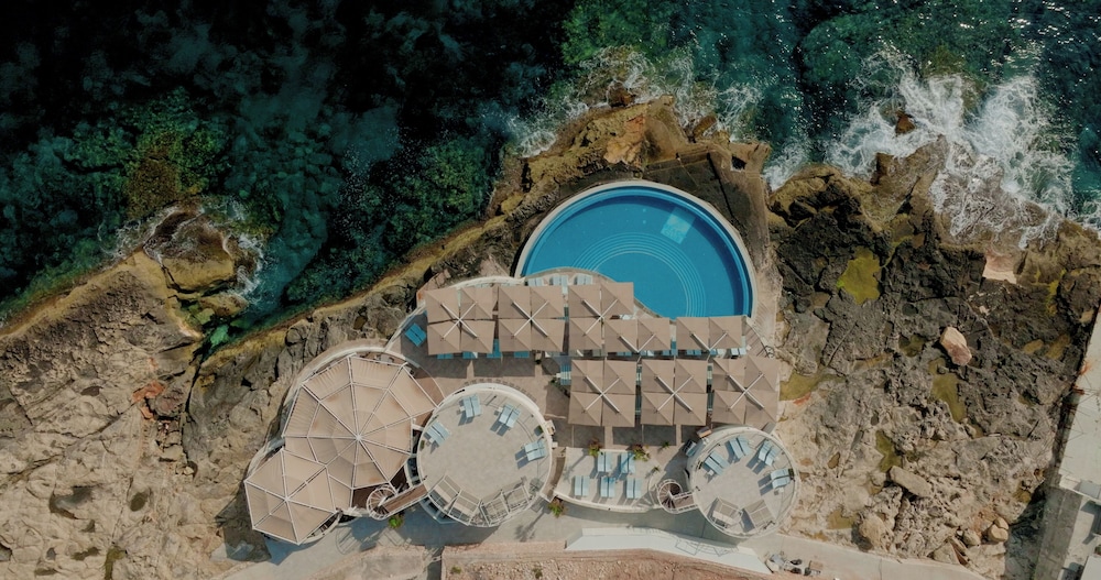 1926 Les Bains Private Spa Suites — Swimming pool in Sliema, Malta Island