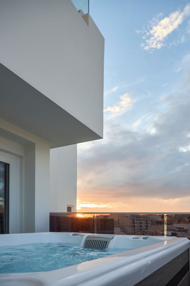 Novotel Malta Sliema — Hotel building in Gzira, Malta Island