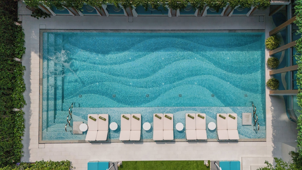 Melia Pattaya Hotel — Swimming pool in Pattaya, Chonburi