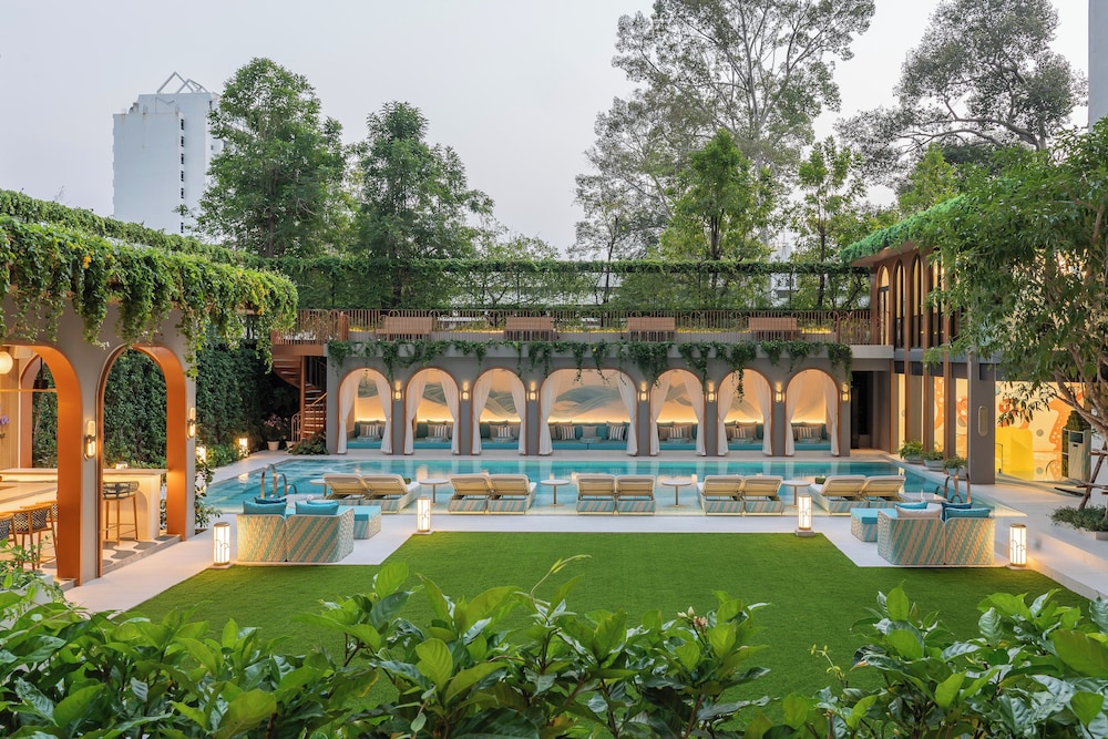 Melia Pattaya Hotel — Swimming pool in Pattaya, Chonburi