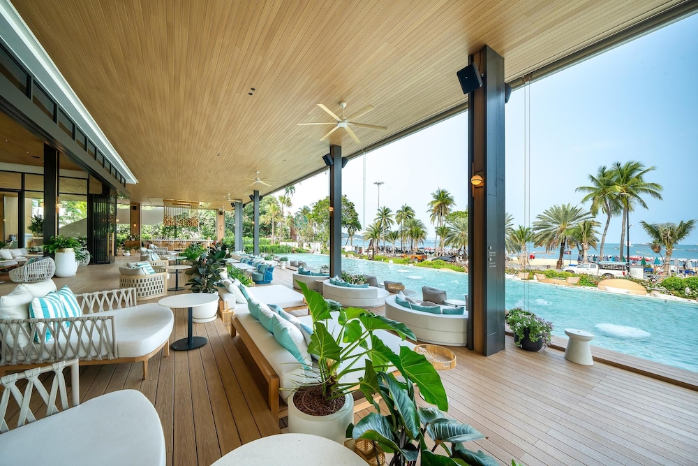 Melia Pattaya Hotel — Restaurant & bars in Pattaya, Chonburi