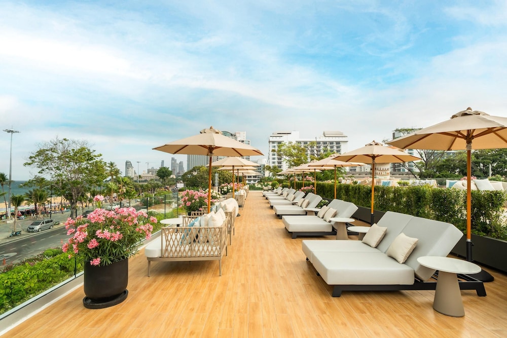 Melia Pattaya Hotel — Restaurant & bars in Pattaya, Chonburi