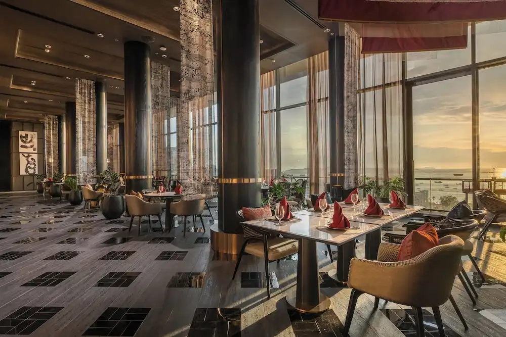 Melia Pattaya Hotel — Restaurant & bars in Pattaya, Chonburi