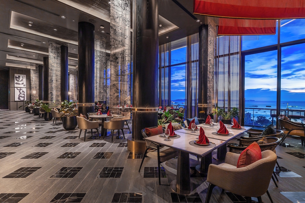 Melia Pattaya Hotel — Restaurant & bars in Pattaya, Chonburi