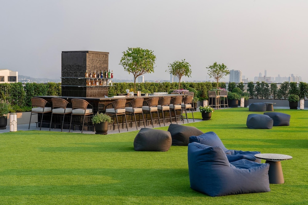 Melia Pattaya Hotel — Restaurant & bars in Pattaya, Chonburi