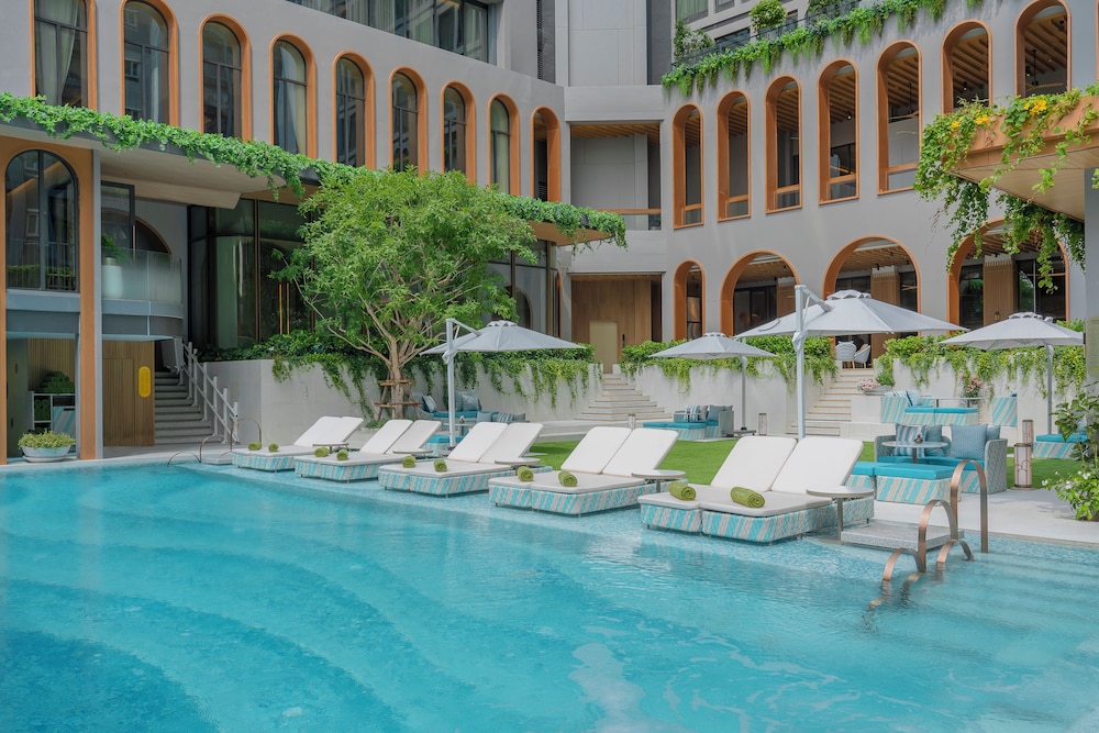 Melia Pattaya Hotel — Swimming pool in Pattaya, Chonburi