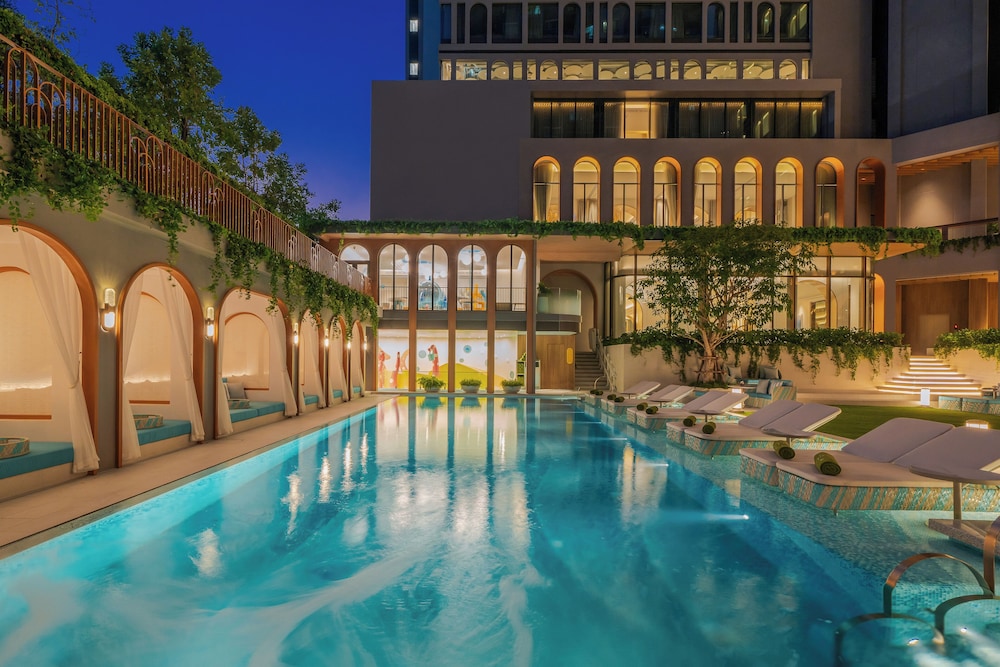 Melia Pattaya Hotel — Swimming pool in Pattaya, Chonburi