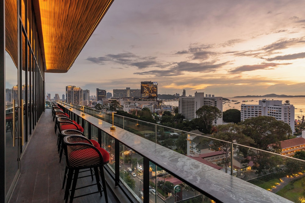 Melia Pattaya Hotel — Restaurant & bars in Pattaya, Chonburi