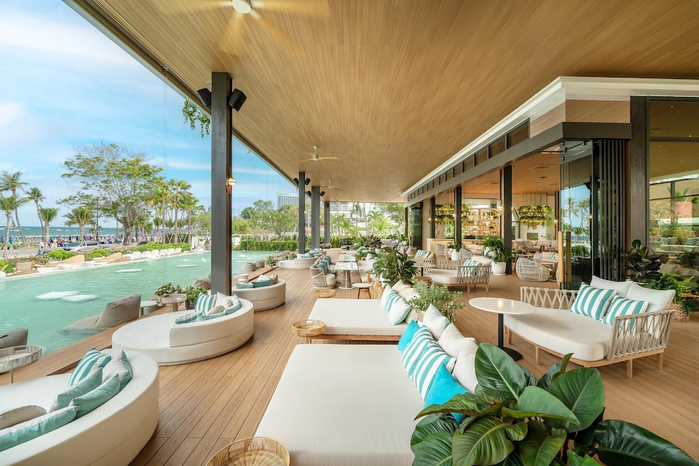 Melia Pattaya Hotel — Restaurant & bars in Pattaya, Chonburi