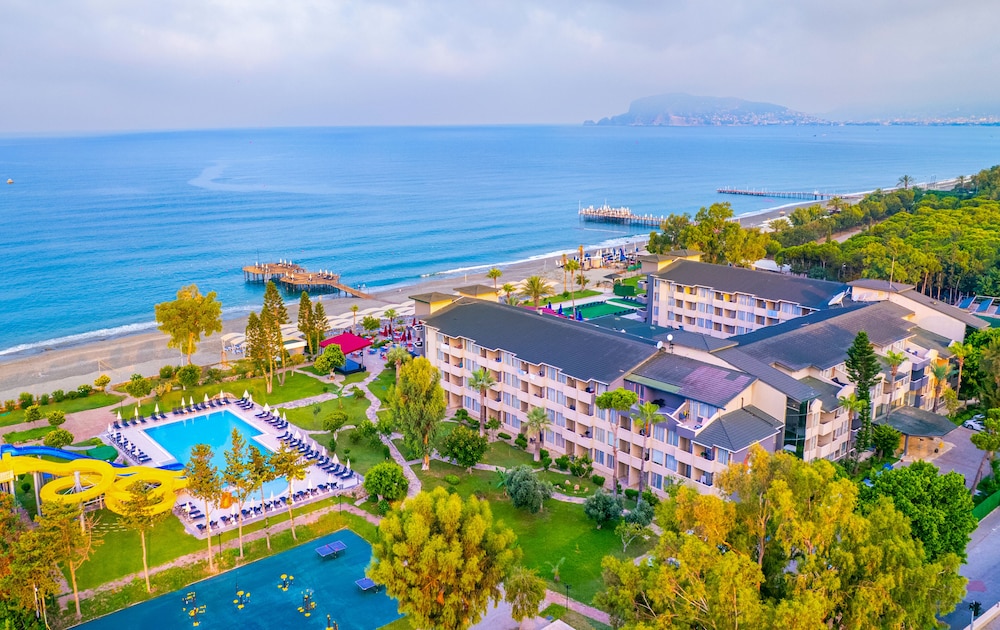 Senza Sunset Beach Hotel - All Inclusive — Hotel building in Alanya