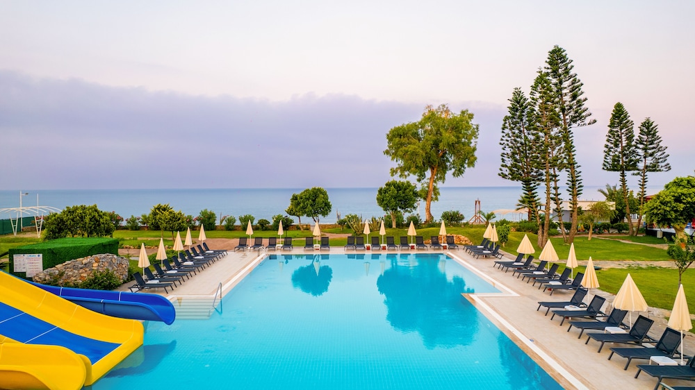 Senza Sunset Beach Hotel - All Inclusive — Swimming pool in Alanya