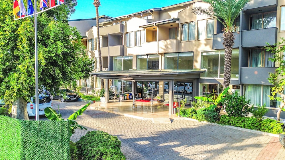 Senza Sunset Beach Hotel - All Inclusive — Hotel building in Alanya