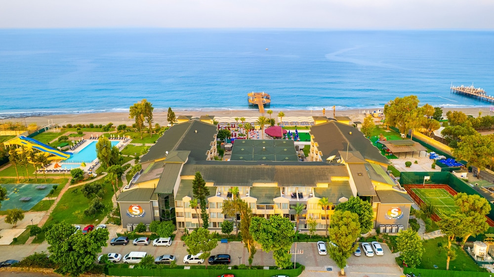 Senza Sunset Beach Hotel - All Inclusive — Hotel building in Alanya