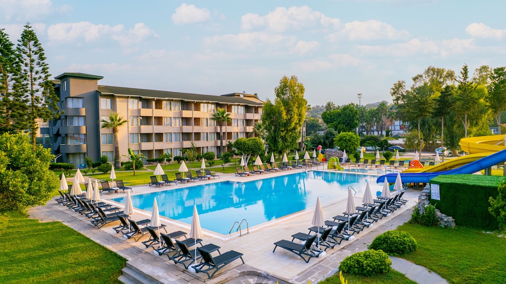 Senza Sunset Beach Hotel - All Inclusive — Swimming pool in Alanya