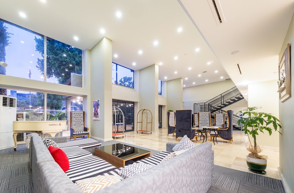 Senza Sunset Beach Hotel - All Inclusive — Hotel building in Alanya