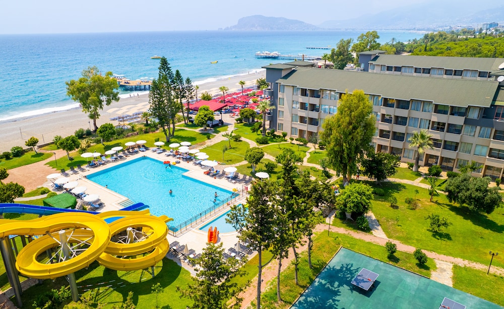 Senza Sunset Beach Hotel - All Inclusive — Swimming pool in Alanya