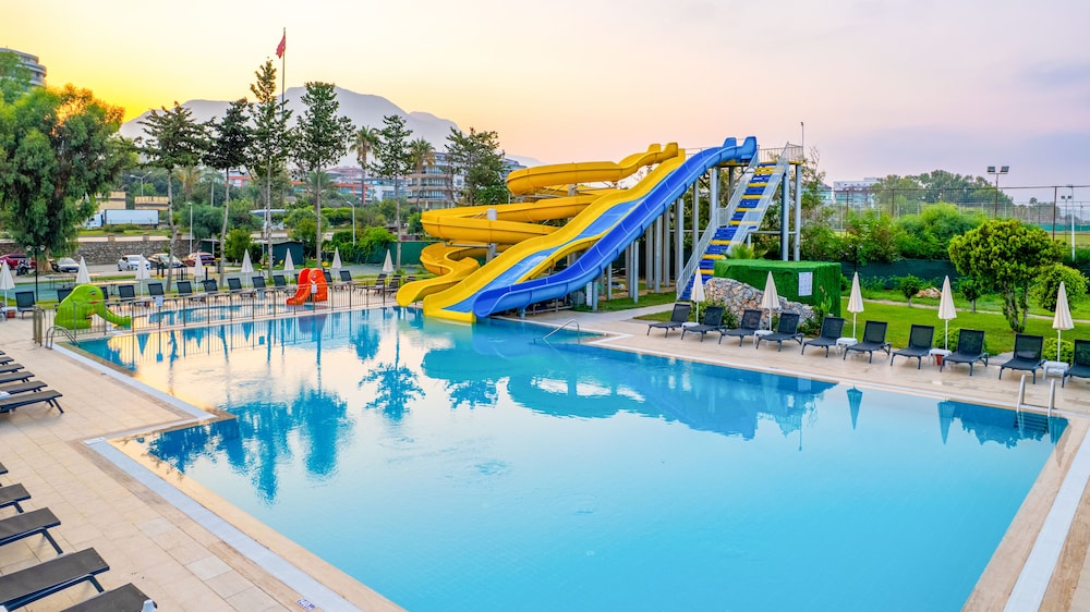 Senza Sunset Beach Hotel - All Inclusive — Swimming pool in Alanya