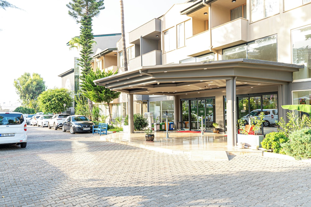 Senza Sunset Beach Hotel - All Inclusive — Hotel building in Alanya