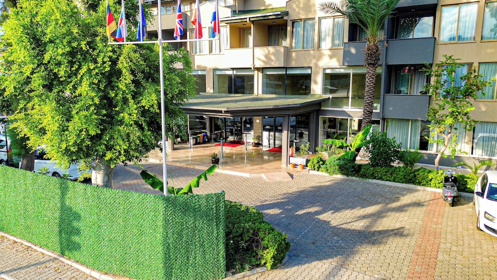 Senza Sunset Beach Hotel - All Inclusive — Hotel building in Alanya