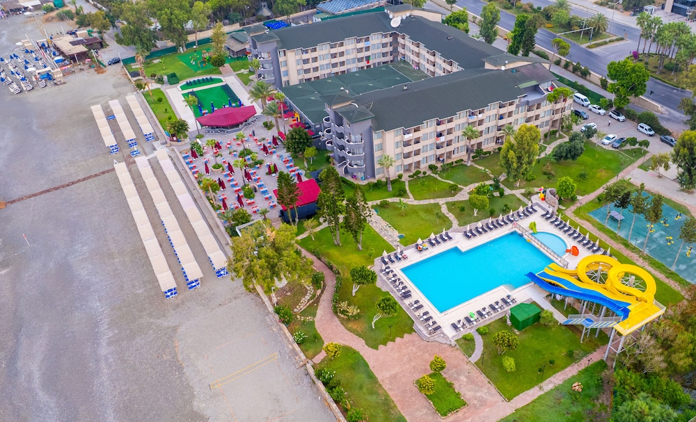 Senza Sunset Beach Hotel - All Inclusive — Hotel building in Alanya
