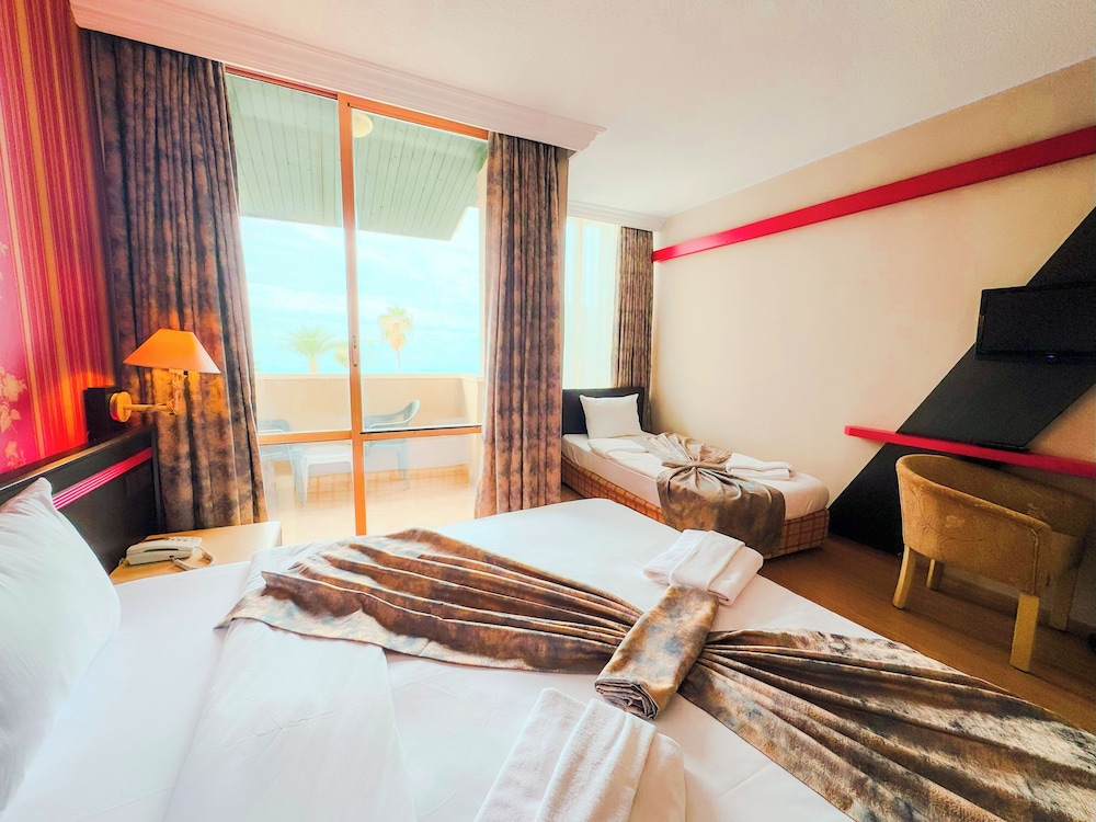 Senza Sunset Beach Hotel - All Inclusive — Hotel rooms in Alanya