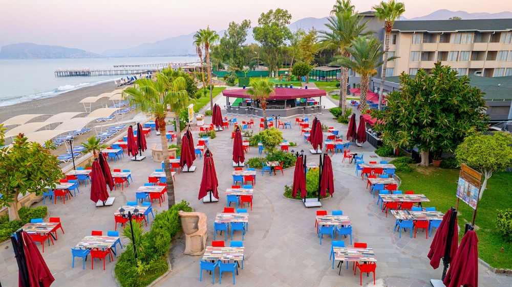 Senza Sunset Beach Hotel - All Inclusive — Restaurant & bars in Alanya
