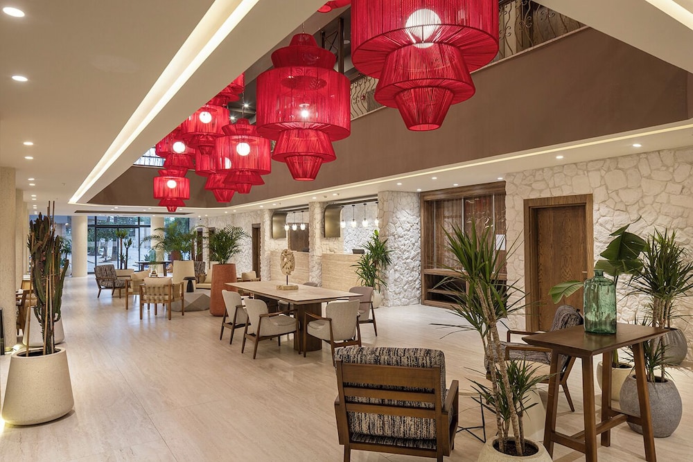 Kaia Coracesium — Hotel building in Alanya