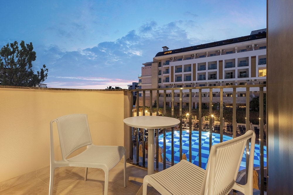 Kaia Coracesium — Hotel building in Alanya