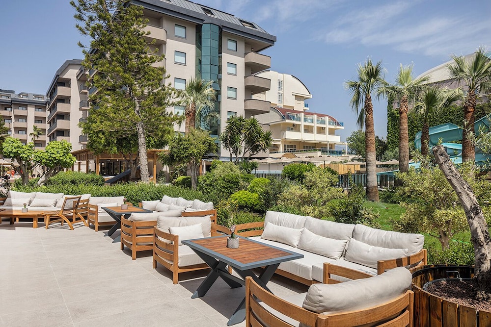 Kaia Coracesium — Hotel building in Alanya