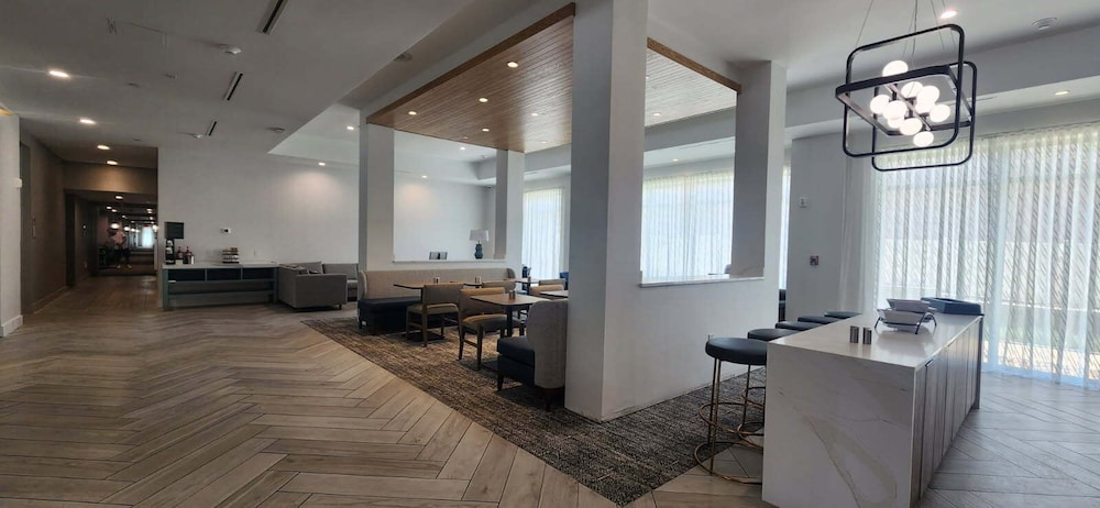 Staybridge Suites Clermont Southeast by IHG — Restaurant & bars in Clermont, Florida