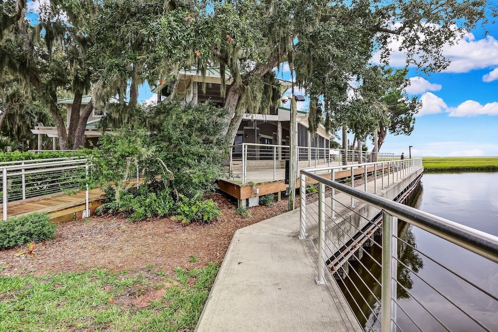 Pool View Condo with Access to Walking or Biking Pathway Throughout Amelia Island Plantation by RedAwning — Hotel building in Amelia Island, Florida