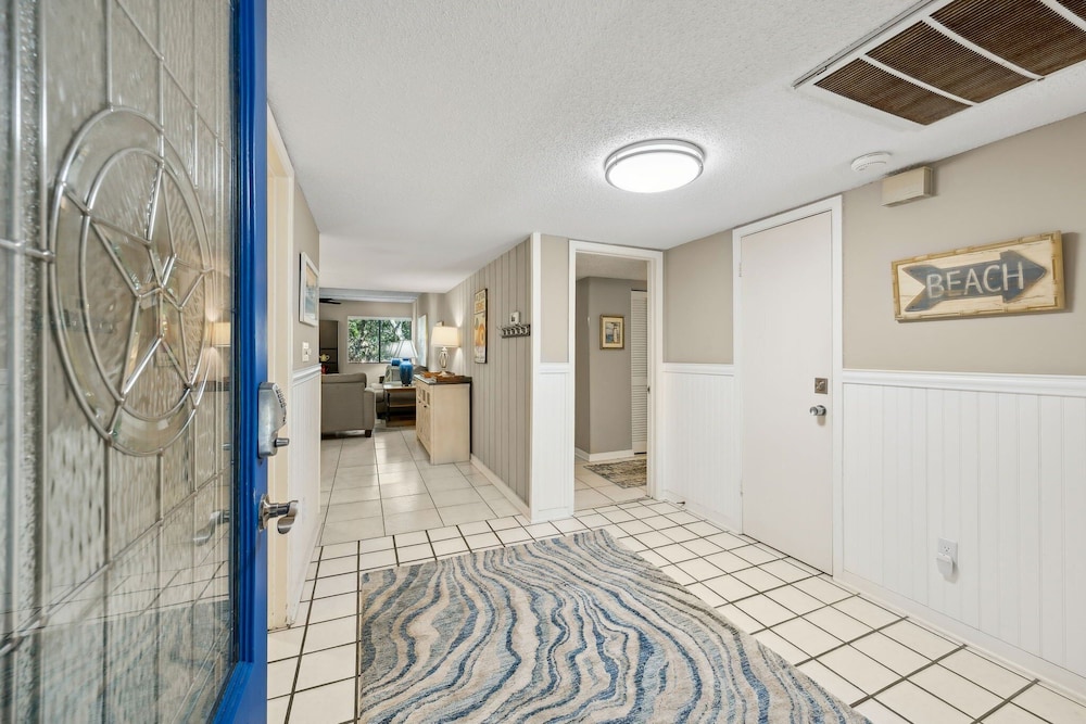 Pool View Condo with Access to Walking or Biking Pathway Throughout Amelia Island Plantation by RedAwning — Hotel rooms in Amelia Island, Florida