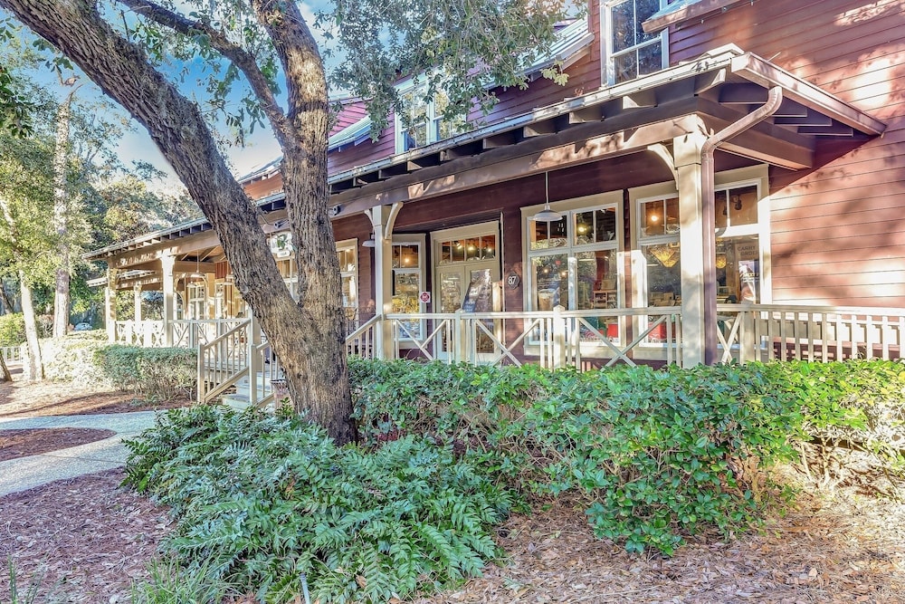 Pool View Condo with Access to Walking or Biking Pathway Throughout Amelia Island Plantation by RedAwning — Hotel building in Amelia Island, Florida