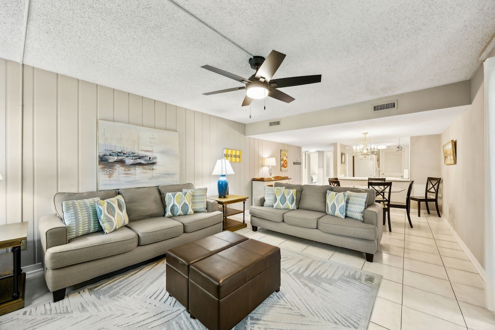 Pool View Condo with Access to Walking or Biking Pathway Throughout Amelia Island Plantation by RedAwning — Hotel rooms in Amelia Island, Florida