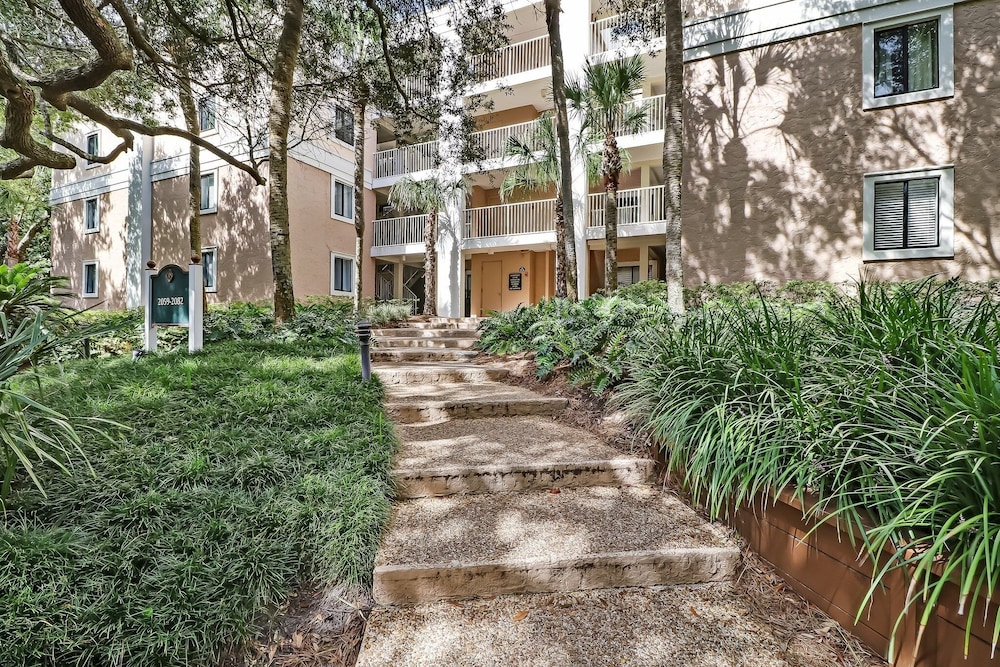 Pool View Condo with Access to Walking or Biking Pathway Throughout Amelia Island Plantation by RedAwning — Hotel building in Amelia Island, Florida