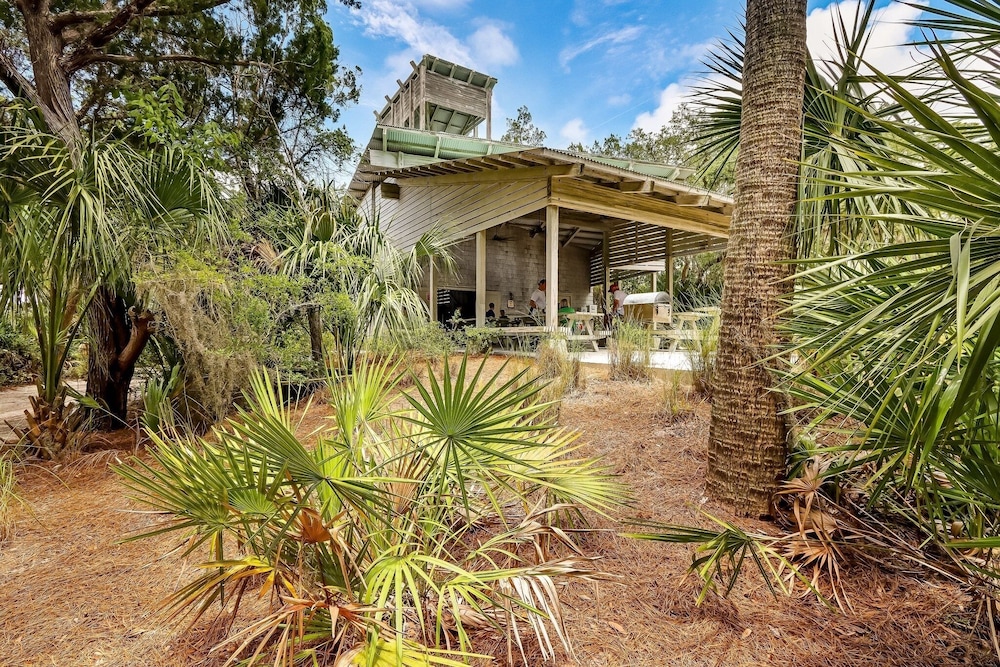 Pool View Condo with Access to Walking or Biking Pathway Throughout Amelia Island Plantation by RedAwning — Restaurant & bars in Amelia Island, Florida