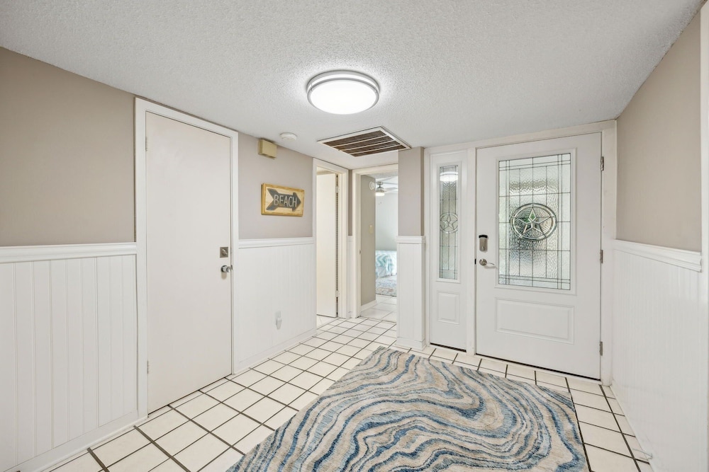Pool View Condo with Access to Walking or Biking Pathway Throughout Amelia Island Plantation by RedAwning — Hotel rooms in Amelia Island, Florida