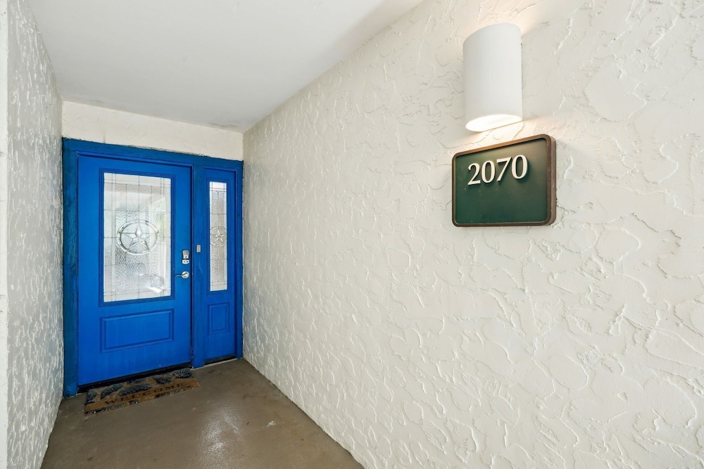 Pool View Condo with Access to Walking or Biking Pathway Throughout Amelia Island Plantation by RedAwning — Hotel building in Amelia Island, Florida