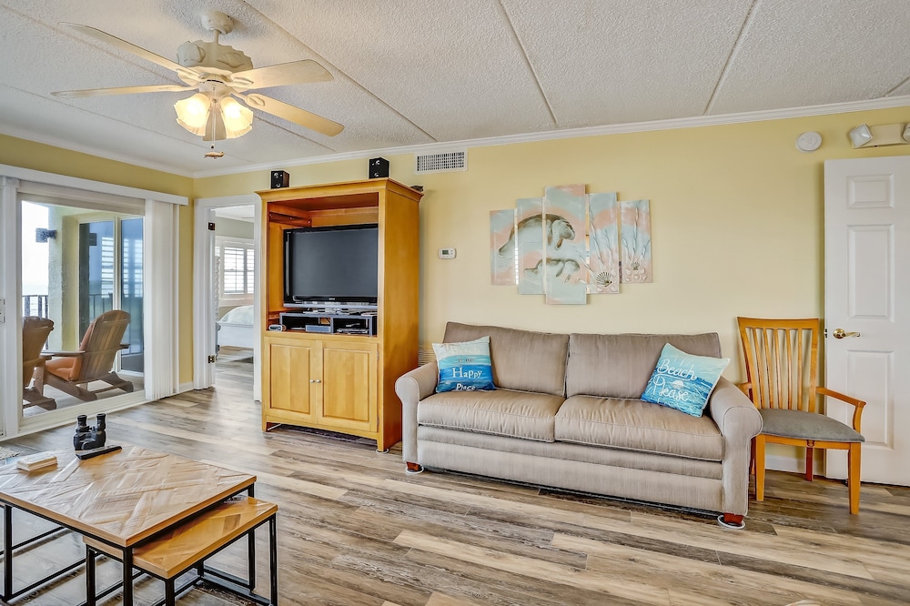 Ocean and Amelia Island View Condo with Oceanside Pool Access by RedAwning — Hotel rooms in Amelia Island, Florida