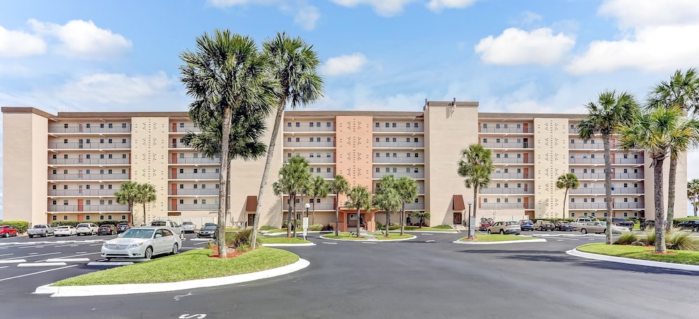 Ocean and Amelia Island View Condo with Oceanside Pool Access by RedAwning