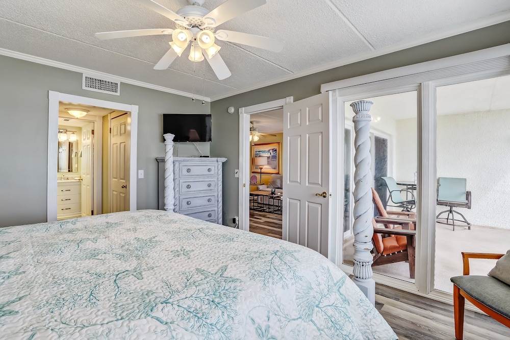 Ocean and Amelia Island View Condo with Oceanside Pool Access by RedAwning — Hotel rooms in Amelia Island, Florida
