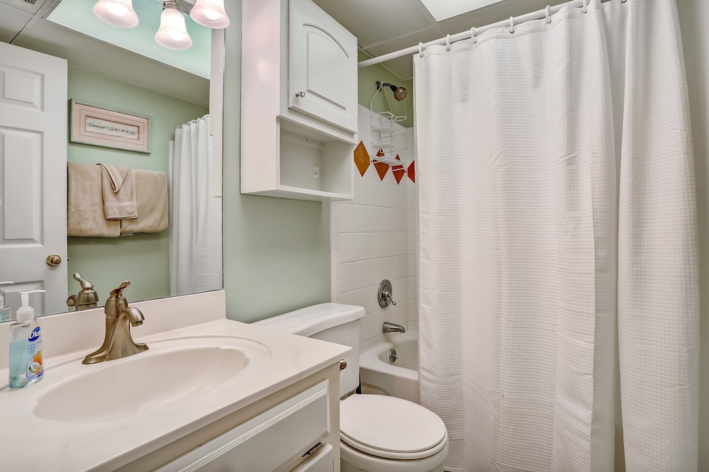 Ocean and Amelia Island View Condo with Oceanside Pool Access by RedAwning — Hotel rooms in Amelia Island, Florida